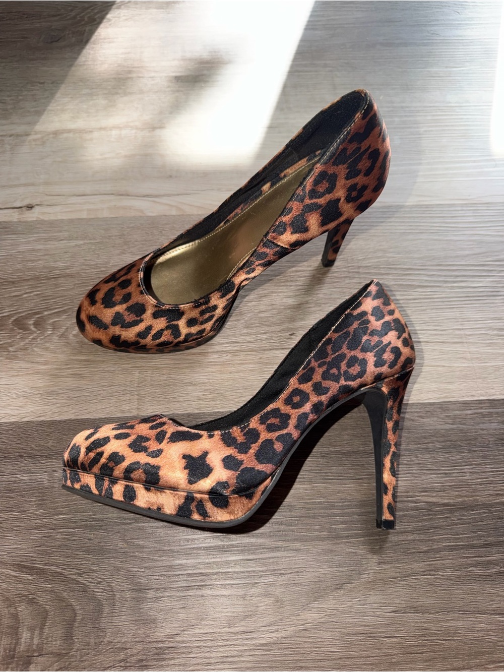 FIONI Clothing Leopard Print Platform High Heels in Brown and Black
